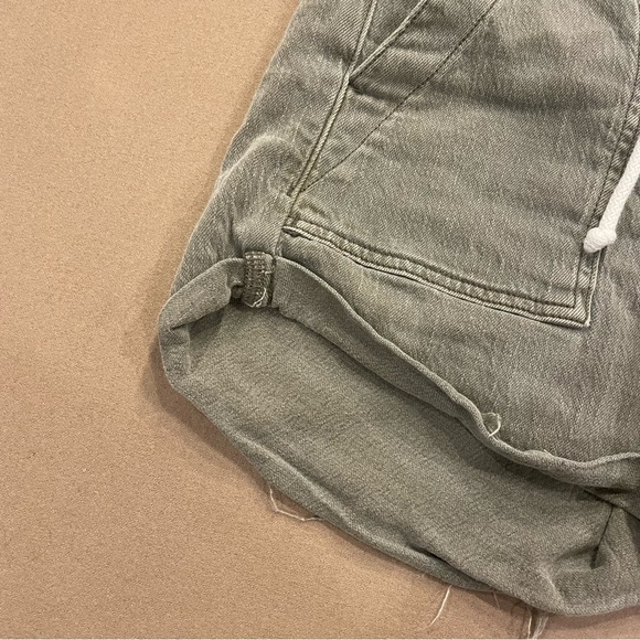 American Eagle Women’s Elastic Waist Drawstring Denim Shorts Army Green Size 4 - Picture 2 of 11